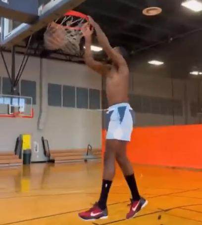 必一运动-勇士新惊喜？库明加苦练连进5记三分 打野球轰60分