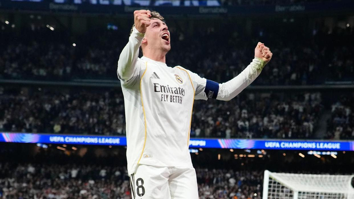 B体育登录-“地球上最被低估的球员”完成史诗之夜!22分钟帽子戏法打爆曼城|巴尔韦德|皇马|阿韦洛亚|阿诺德|卡洛斯-巴尔韦德_新浪体育_新浪新闻