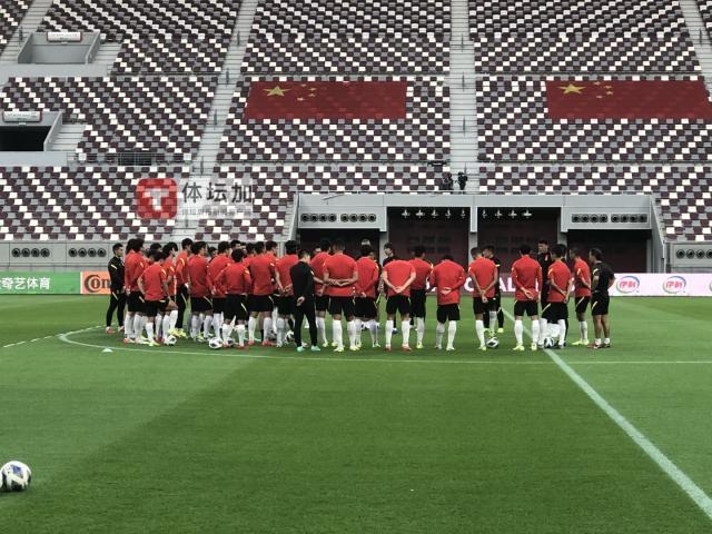 必一运动Bsports-聪明!国足借主队之便提前踩场 分队对抗练新战法