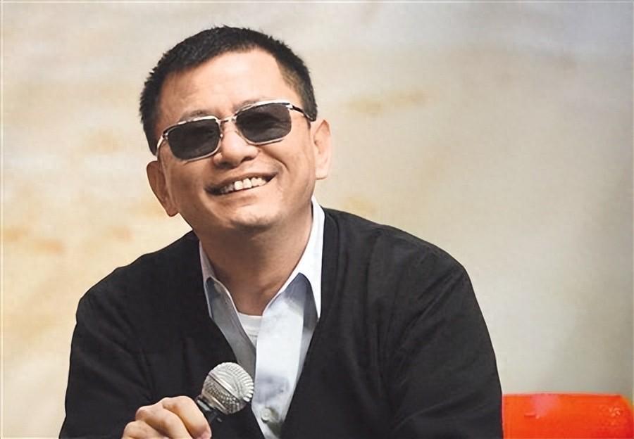 必一运动官网-陪玩陪睡不够！集体开嫖、舔手指、目无王法，阴暗面彻底藏不住了