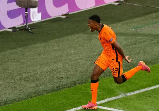 必一运动-【人物】曾被嘲笑的小岛国脚 最令人惊叹的荷兰红星